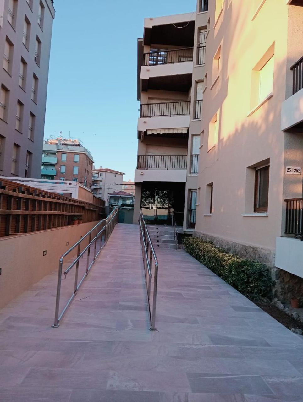 Espectaculares Vistas Al Mar En Segur De Calafell Apartment Luaran gambar